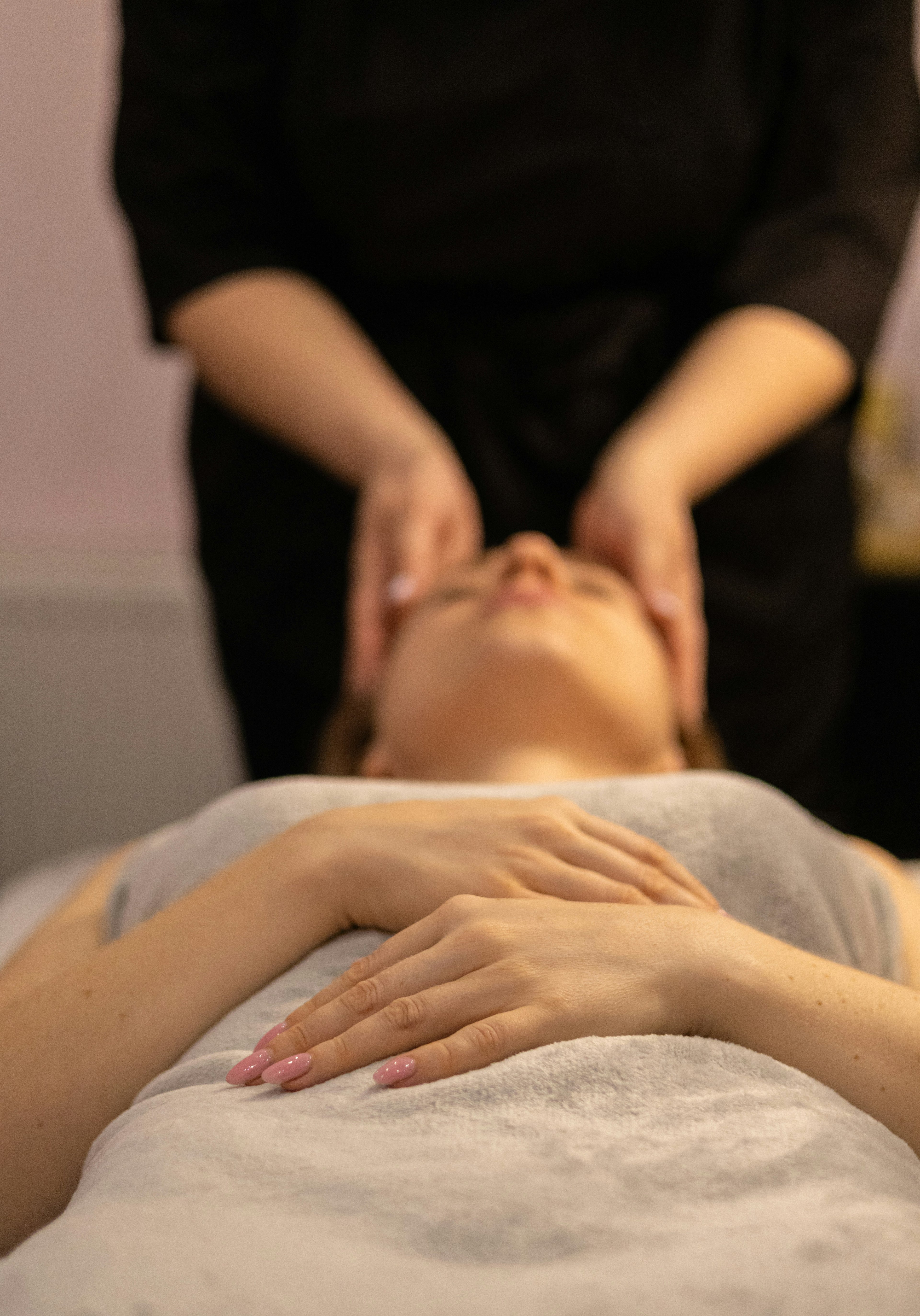 Person receiving lipomassage in a clinical setting.